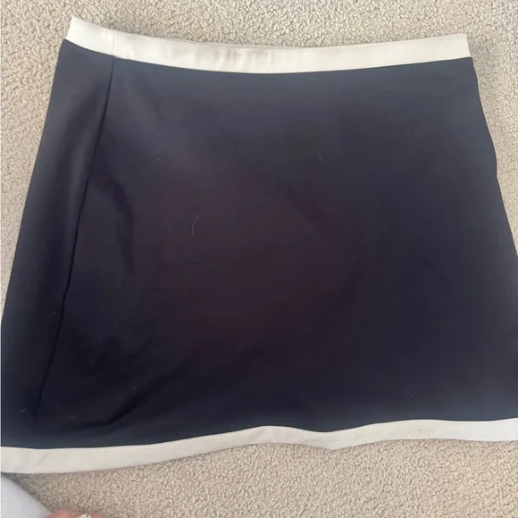 Reformation active skirt - Picture 3 of 7